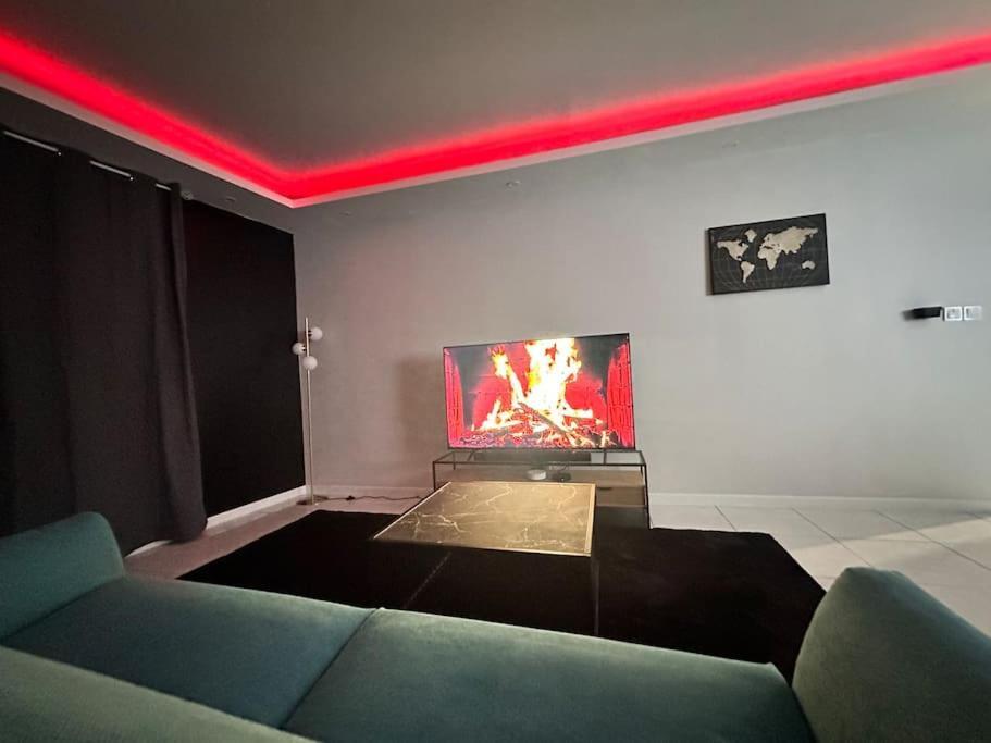 E Servagnat T3 Luxe Avec Sauna Jacuzzi Et Hammam Épernay Kültér fotó
